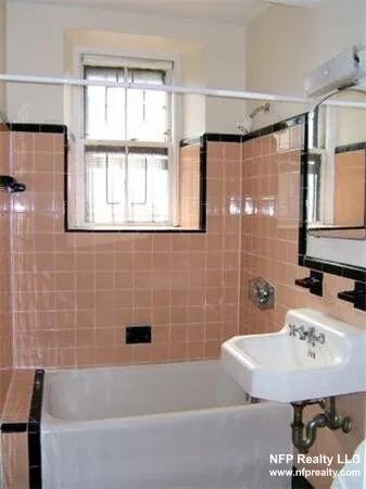 Studio bed, 1 bath apartment for rent at 1064 Beacon St Unit C, Longwood — photo 3 of 8