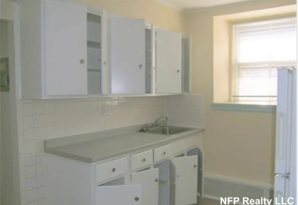 Studio bed, 1 bath apartment for rent at 1064 Beacon St Unit C, Longwood — photo 6 of 8