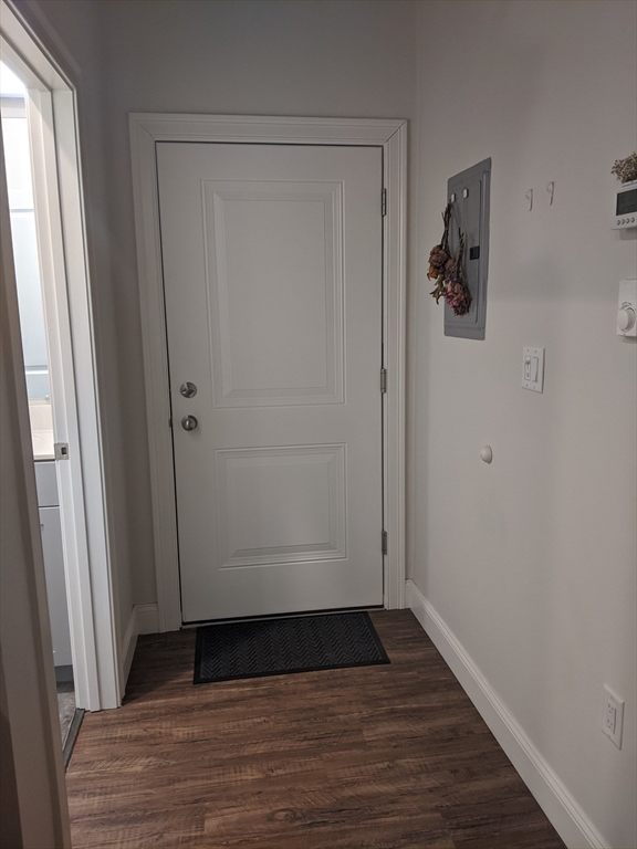 Studio bed, 1 bath apartment for rent at 1064 North Shore Rd Unit 2, Revere — photo 4 of 8