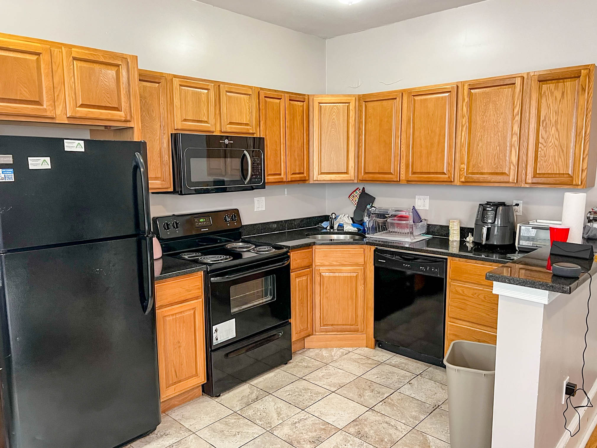 3 bed, 1 bath apartment for rent at 1066 Commonwealth Ave Unit 32, Brighton — photo 4 of 13