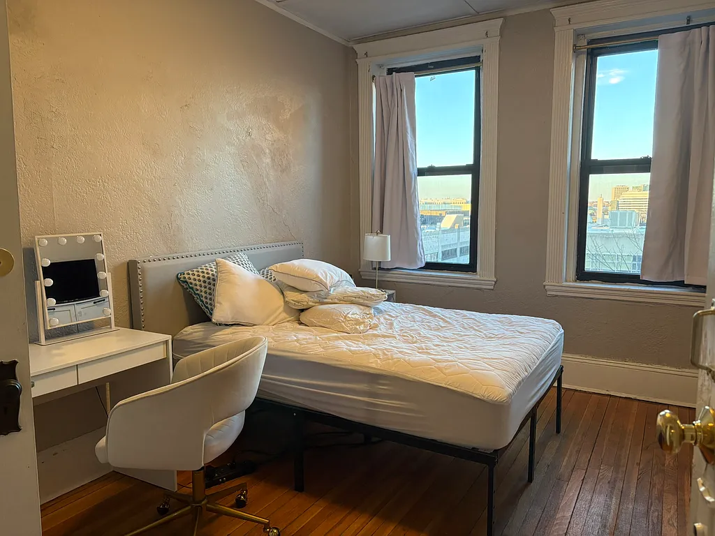 3 bed, 1 bath apartment for rent at 1066 Commonwealth Ave Unit 52 Duplicate, Brighton — photo 1 of 5