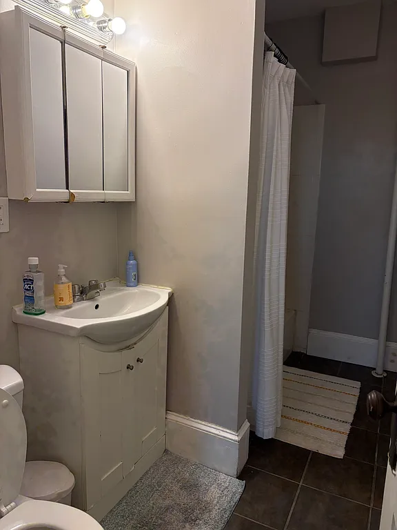 3 bed, 1 bath apartment for rent at 1066 Commonwealth Ave Unit 52 Duplicate, Brighton — photo 2 of 5