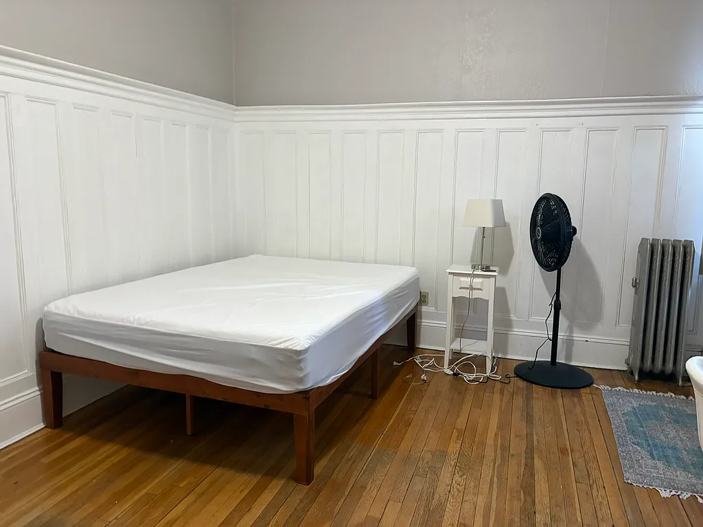 3 bed, 1 bath apartment for rent at 1066 Commonwealth Ave Unit 52 Duplicate, Brighton — photo 4 of 5
