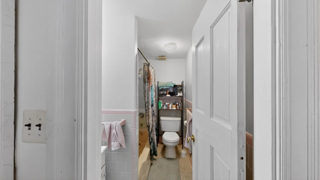 Studio bed, 1 bath apartment for rent at 1069 Beacon St Unit 2a, Longwood — photo 9 of 10