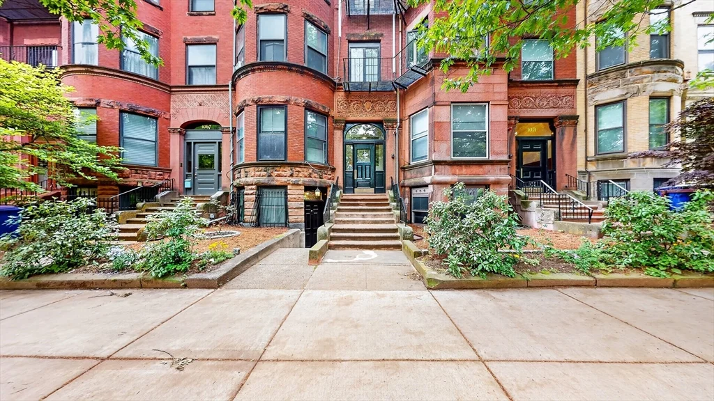 1 bed, 1 bath apartment for rent at 1069 Beacon St Unit 5, Coolidge Corner — photo 2 of 11