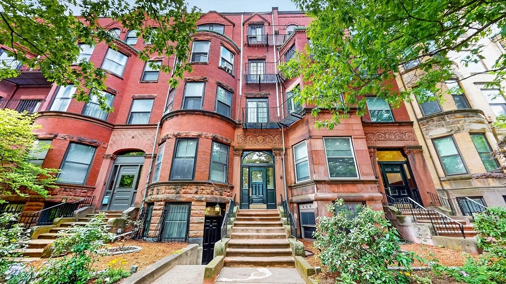 1 bed, 1 bath apartment for rent at 1069 Beacon St Unit 5, Coolidge Corner — photo 3 of 11