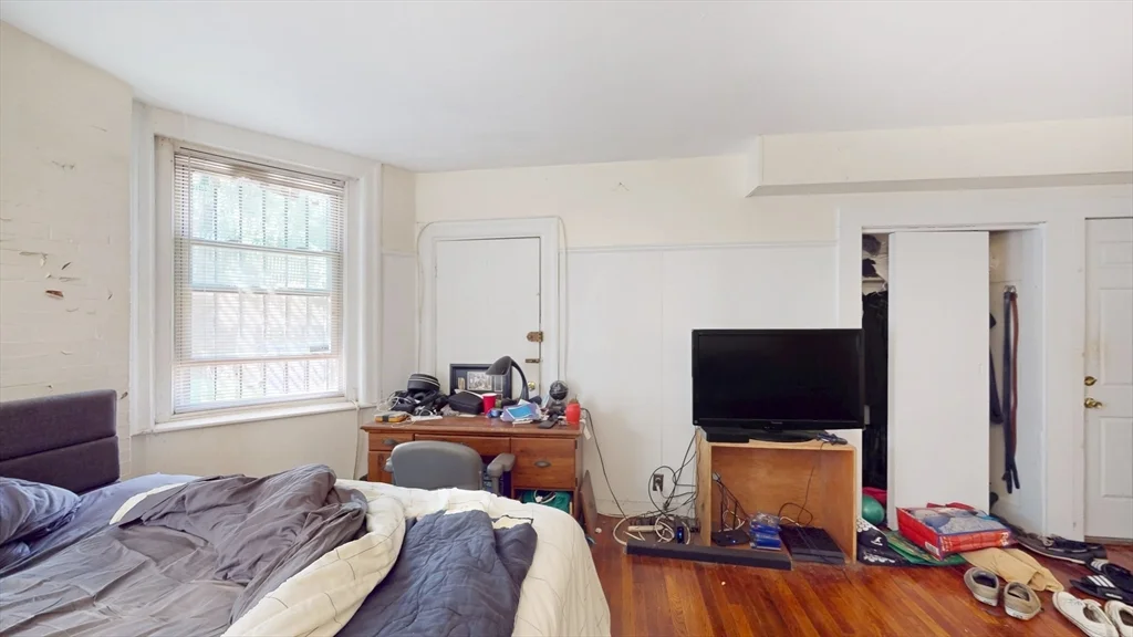 Studio bed, 1 bath apartment for rent at 1069 Beacon St Unit BR, Coolidge Corner — photo 6 of 10