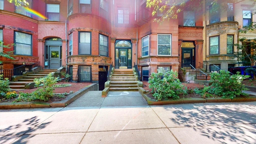 Studio bed, 1 bath apartment for rent at 1069 Beacon St Unit BR, Coolidge Corner — photo 2 of 10