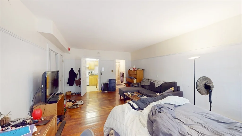 Studio bed, 1 bath apartment for rent at 1069 Beacon St Unit BR, Coolidge Corner — photo 5 of 10