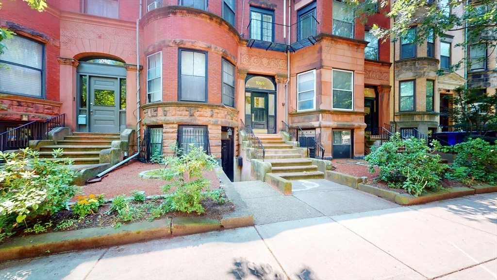 Studio bed, 1 bath apartment for rent at 1069 Beacon St Unit BR, Coolidge Corner — photo 3 of 10