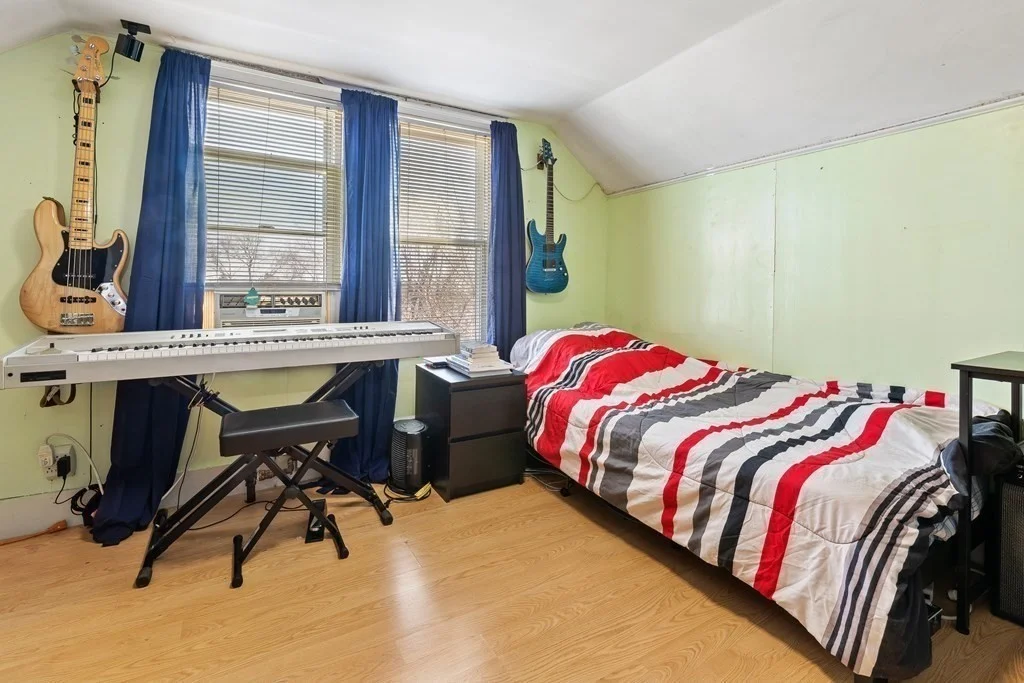 3 bed, 1 bath apartment for rent at 107 Belle Ave Unit 1, Medford — photo 8 of 21