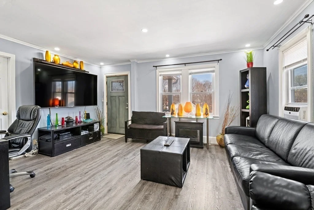 3 bed, 1 bath apartment for rent at 107 Belle Ave Unit 1, Medford — photo 17 of 21