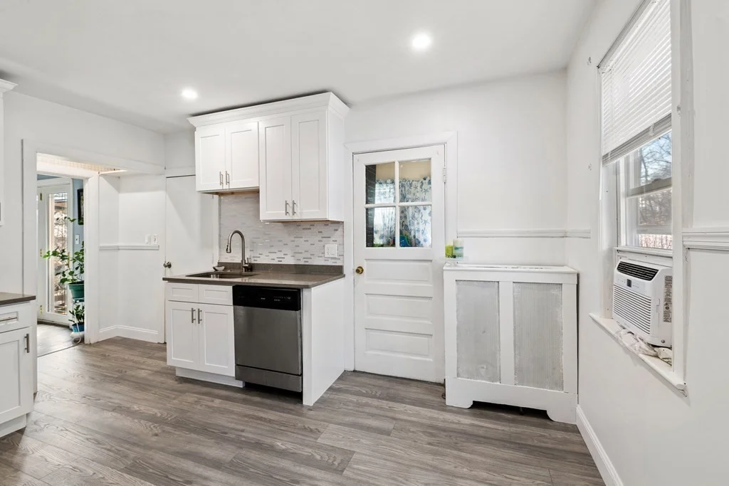 3 bed, 1 bath apartment for rent at 107 Belle Ave Unit 1, Medford — photo 6 of 21