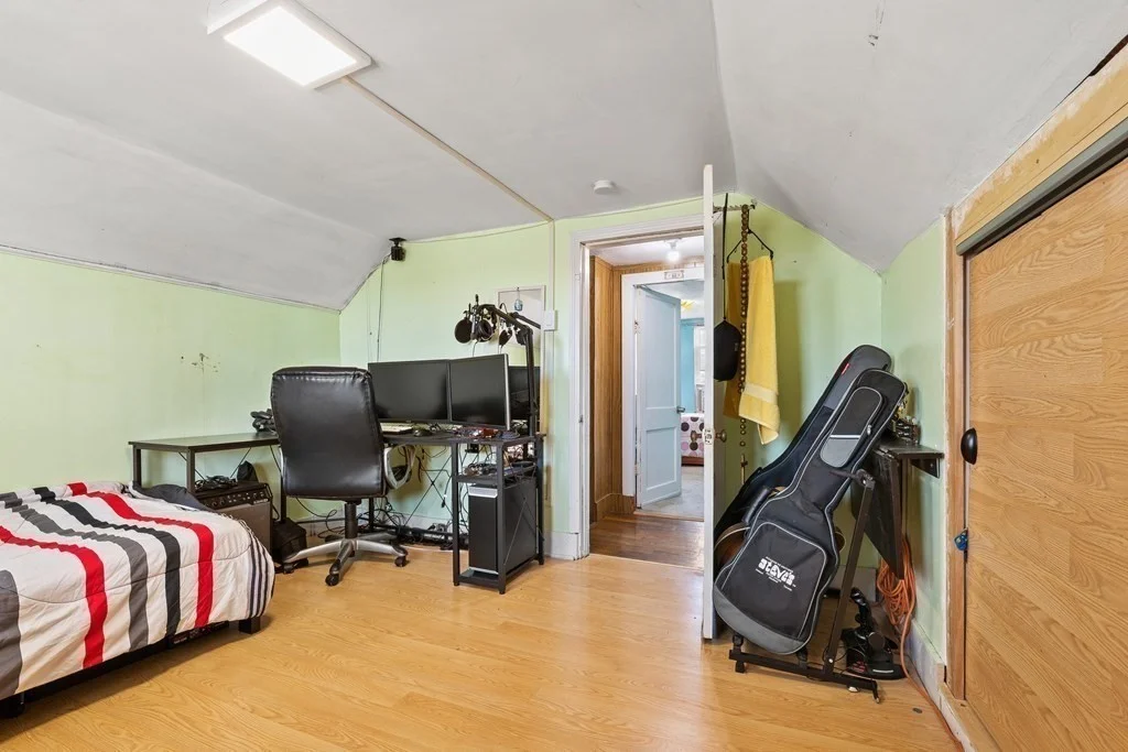 3 bed, 1 bath apartment for rent at 107 Belle Ave Unit 1, Medford — photo 9 of 21