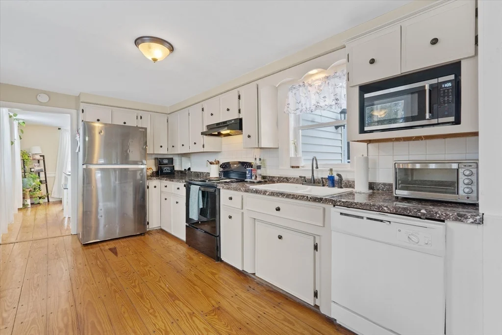 3 bed, 1 bath apartment for rent at 107 Boston Rd, Sutton
