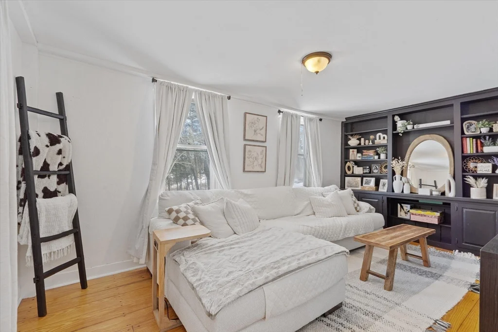 3 bed, 1 bath apartment for rent at 107 Boston Rd, Sutton — photo 8 of 24