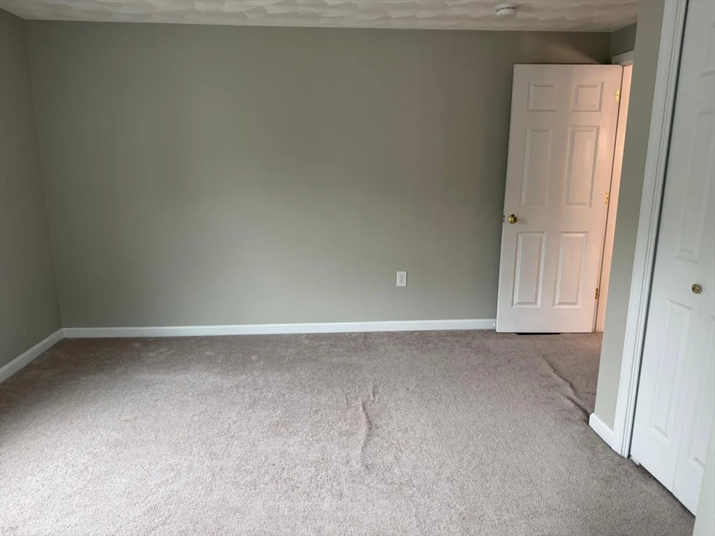 3 bed, 1 bath apartment for rent at 107 Charant Rd, Lowell — photo 14 of 21