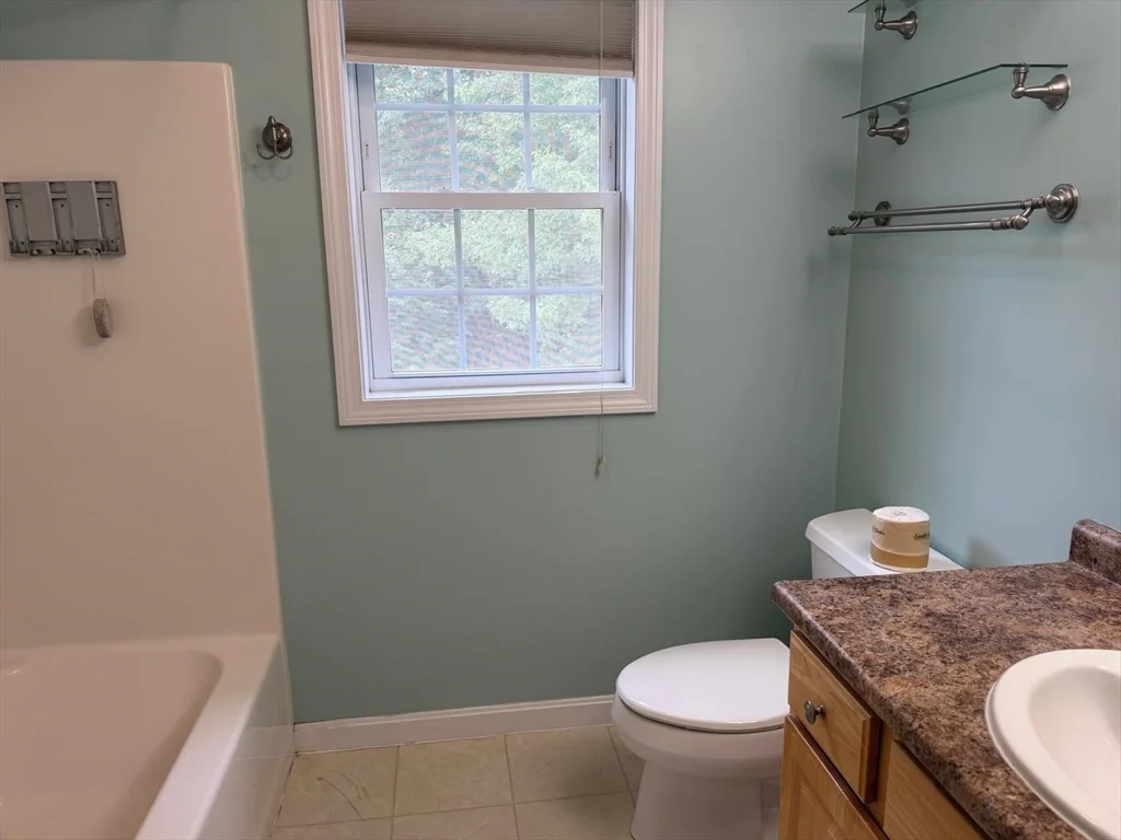 3 bed, 1 bath apartment for rent at 107 Charant Rd, Lowell — photo 15 of 21
