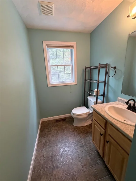 3 bed, 1 bath apartment for rent at 107 Charant Rd, Lowell — photo 7 of 21