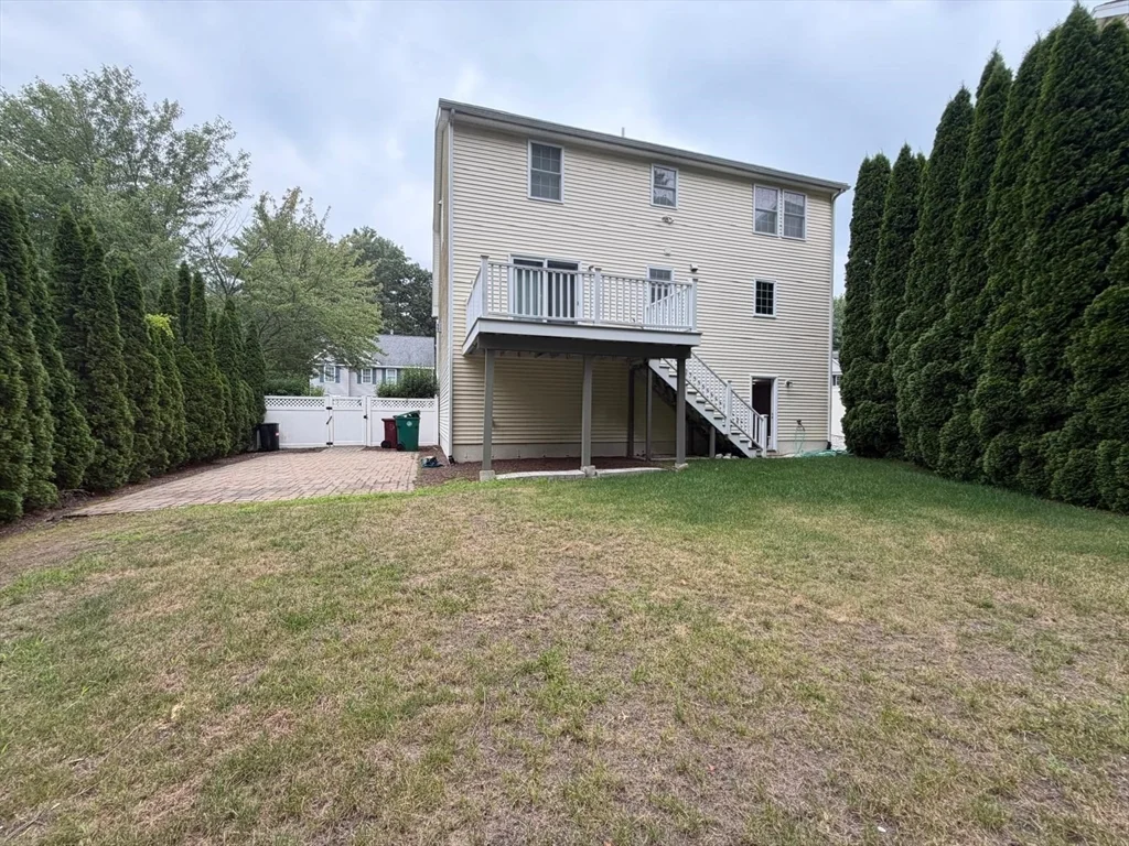 3 bed, 1 bath apartment for rent at 107 Charant Rd, Lowell — photo 17 of 21