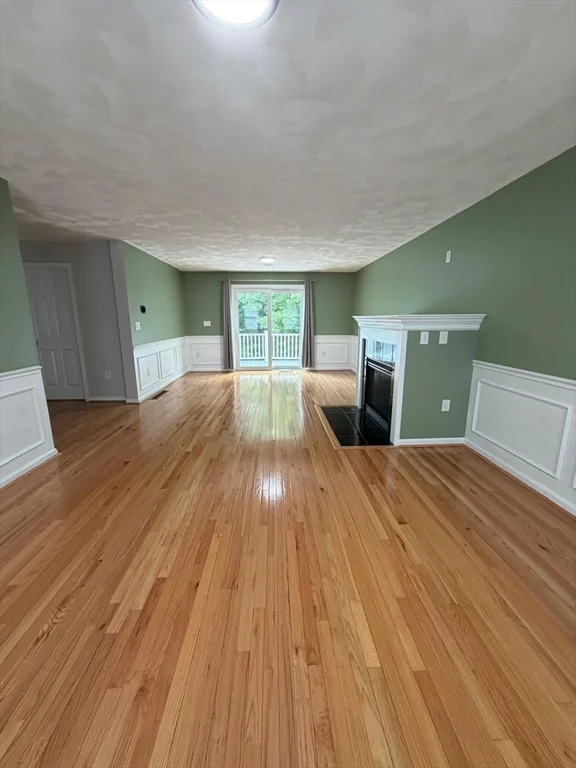 3 bed, 1 bath apartment for rent at 107 Charant Rd, Lowell — photo 3 of 21