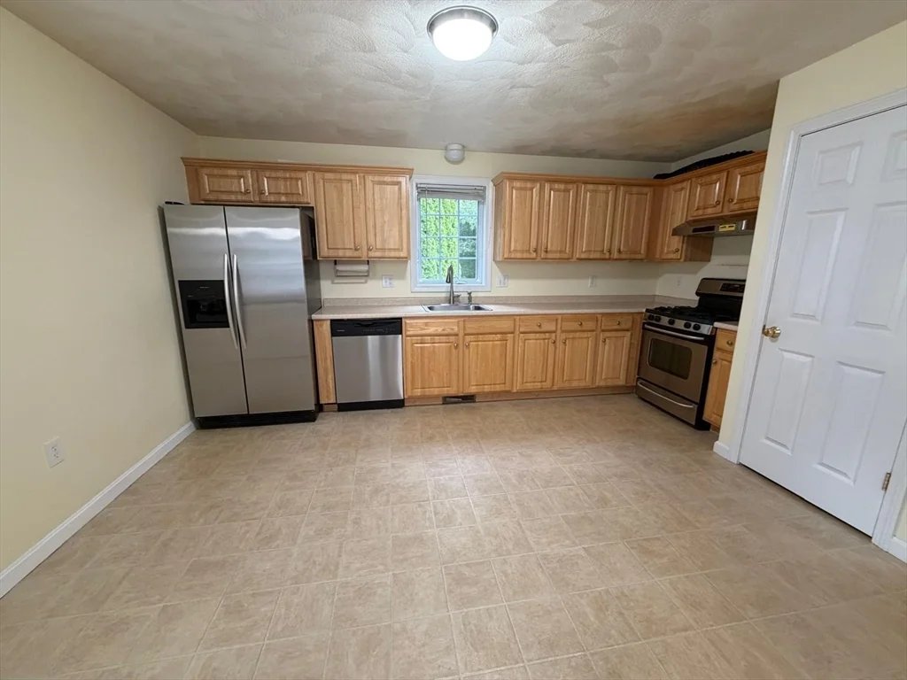 3 bed, 1 bath apartment for rent at 107 Charant Rd, Lowell — photo 6 of 21