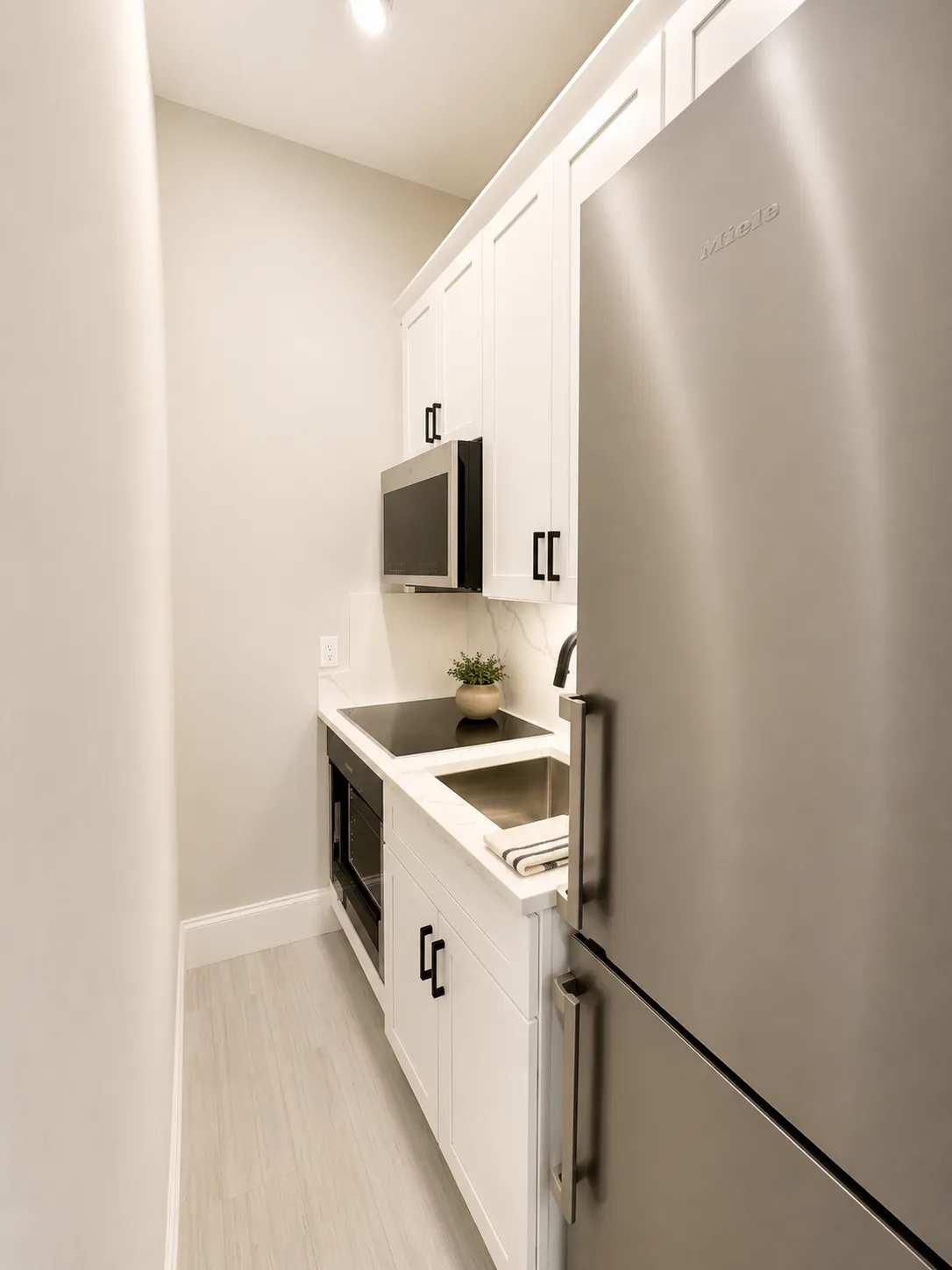 Studio bed, 1 bath apartment for rent at 107 Charles St Unit 202, Beacon Hill — photo 7 of 12