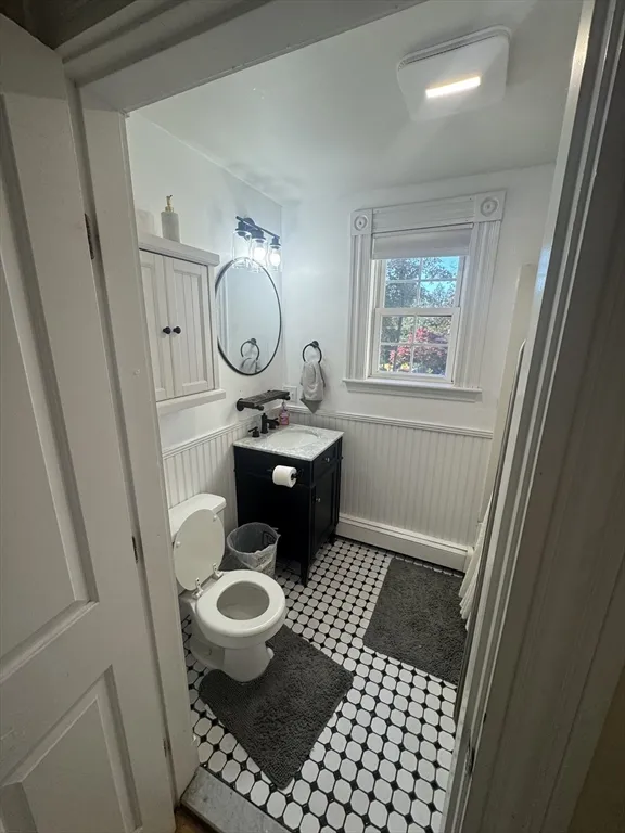 3 bed, 1 bath apartment for rent at 107 Chestnut St Unit 2R, Haverhill — photo 9 of 12