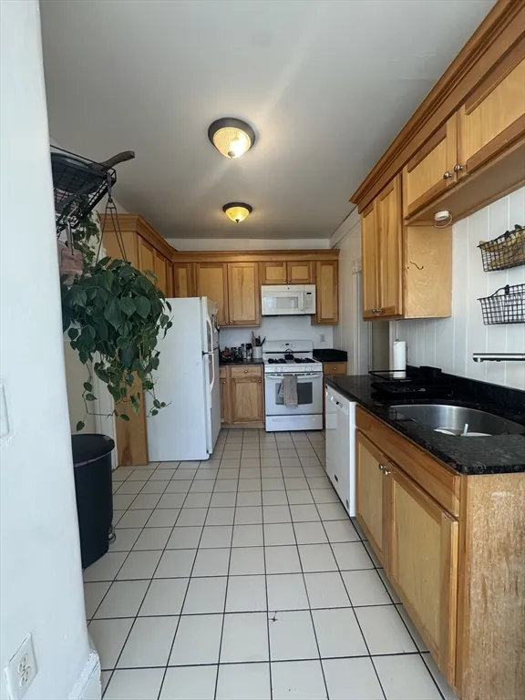 3 bed, 1 bath apartment for rent at 107 Chestnut St Unit 2R, Haverhill — photo 7 of 12