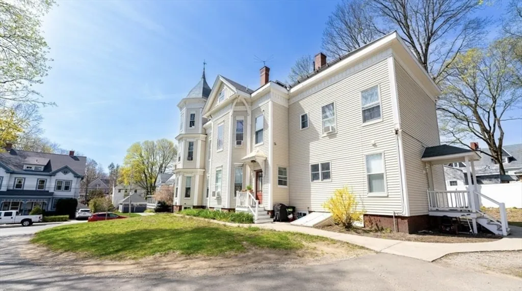3 bed, 1 bath apartment for rent at 107 Chestnut St Unit 2R, Haverhill — photo 12 of 12