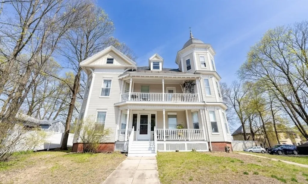 3 bed, 1 bath apartment for rent at 107 Chestnut St Unit 2R, Haverhill — photo 11 of 12