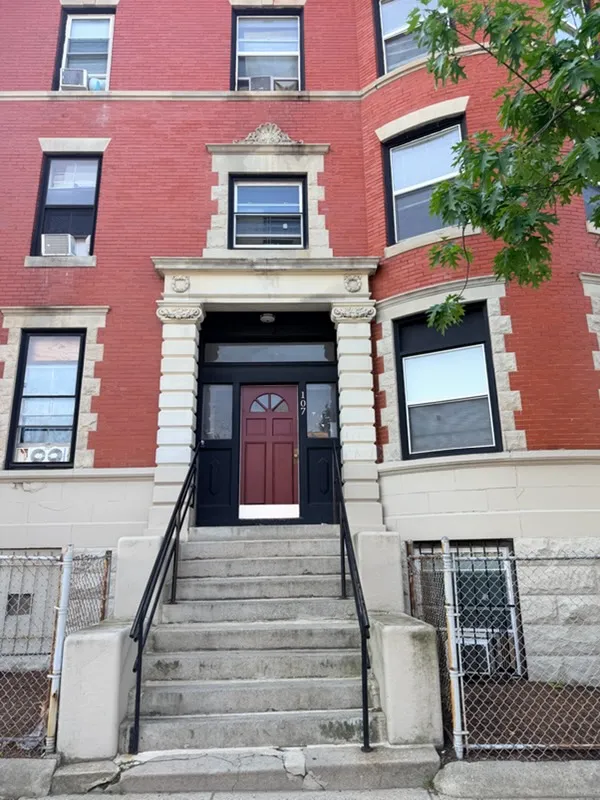 3 bed, 1 bath apartment for rent at 107 Columbia Ter Unit 2, Dorchester — photo 3 of 11