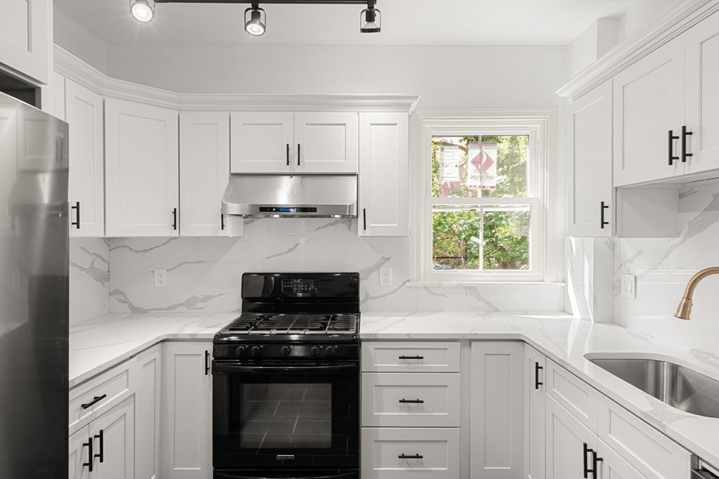 5 bed, 4+ bath apartment for rent at 107 Ellery St, Harvard Square — photo 8 of 35