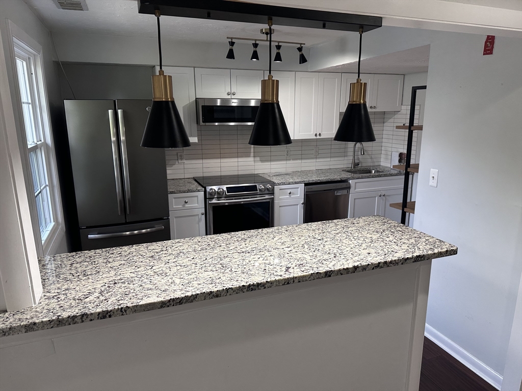2 bed, 1 bath apartment for rent at 107 Erin Rd Unit 107, Stoughton — photo 8 of 28