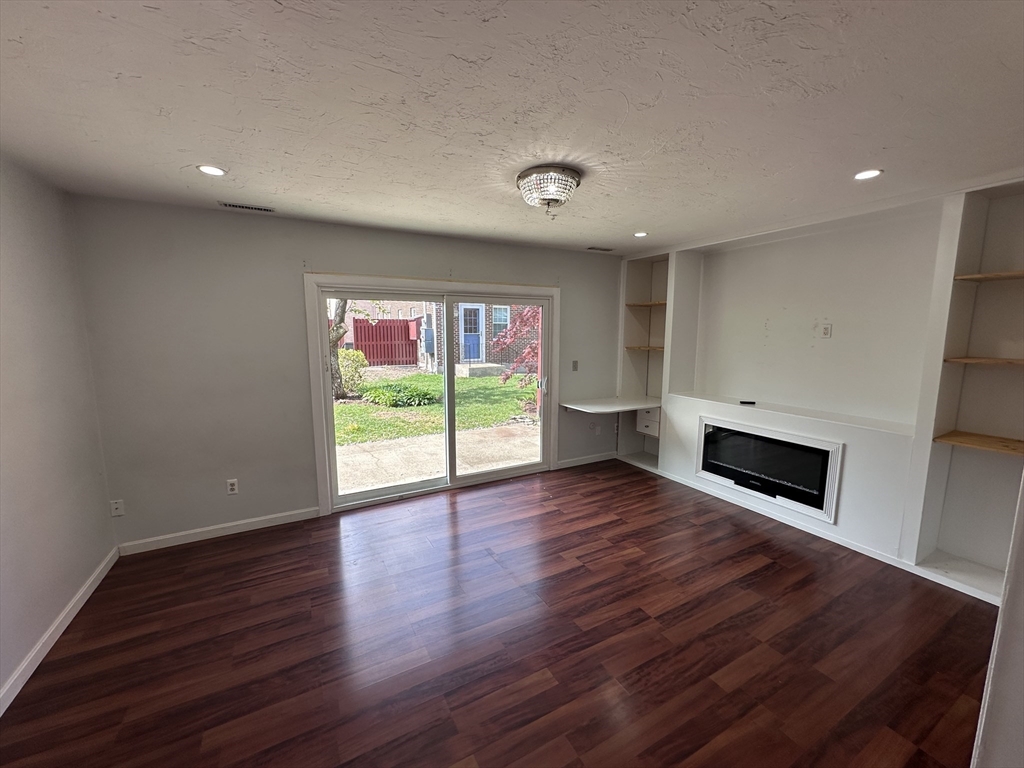 2 bed, 1 bath apartment for rent at 107 Erin Rd Unit 107, Stoughton — photo 10 of 28