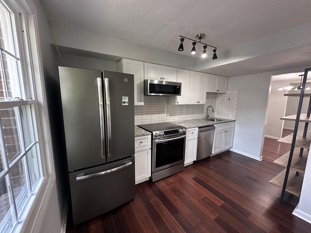 2 bed, 1 bath apartment for rent at 107 Erin Rd Unit 107, Stoughton — photo 7 of 28