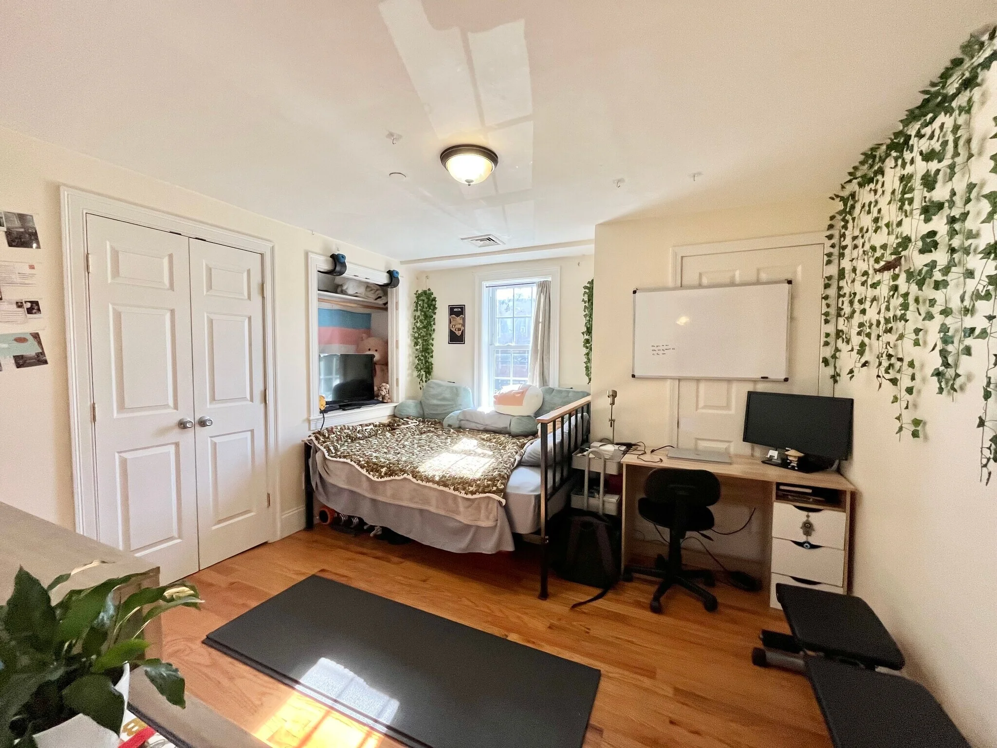 5 bed, 2 bath apartment for rent at 107 Fisher St Unit 1, Mission Hill — photo 6 of 13
