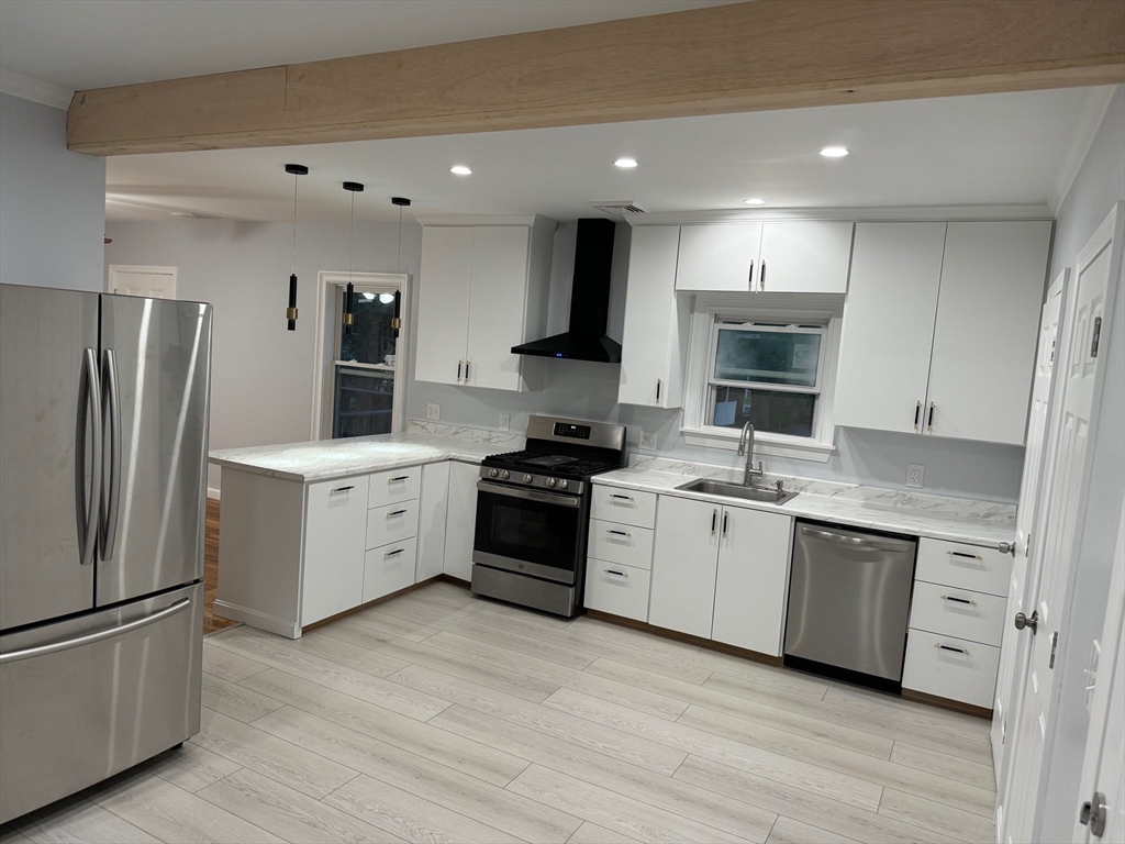 4 bed, 1 bath apartment for rent at 107 Harrison St Unit 2, Leominster — photo 1 of 26
