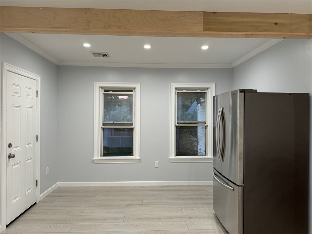4 bed, 1 bath apartment for rent at 107 Harrison St Unit 2, Leominster — photo 4 of 26