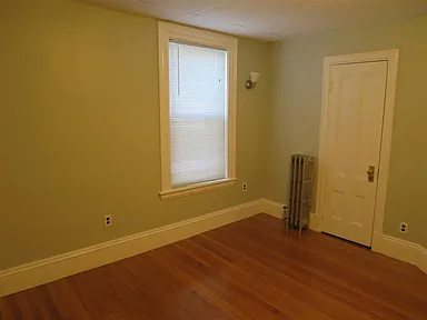 3 bed, 1 bath apartment for rent at 107 Highland Ave Unit 2, Winter Hill — photo 2 of 8