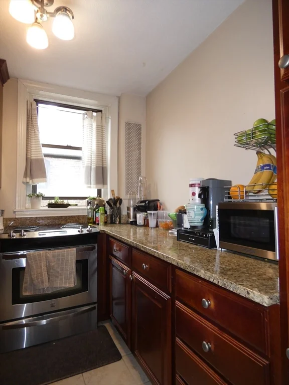 2 bed, 1 bath apartment for rent at 107 Jersey St Unit 7, Fenway — photo 2 of 12