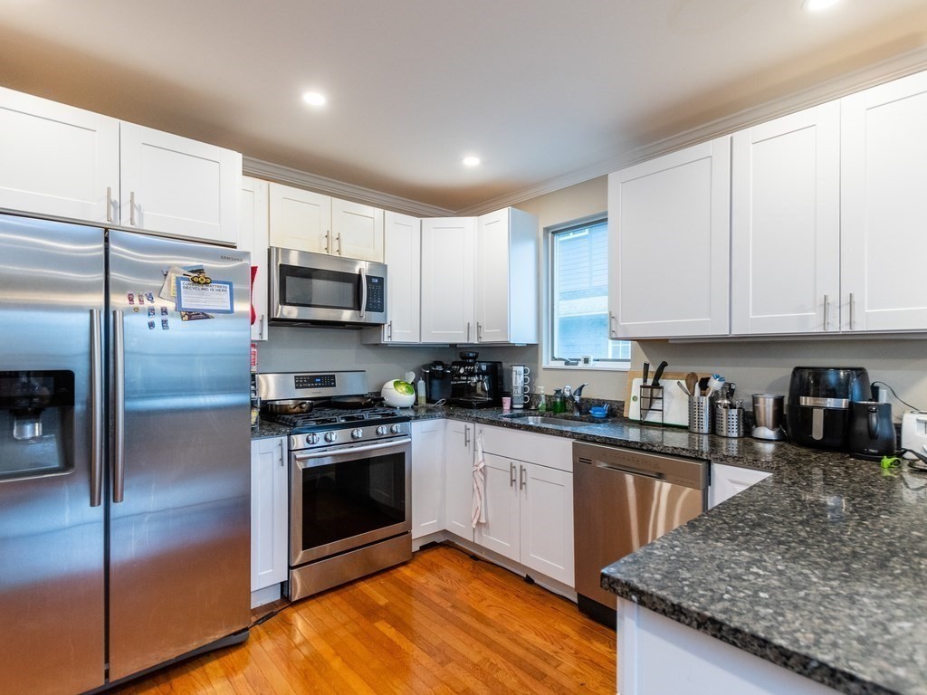 4 bed, 2 bath apartment for rent at 107 Kenrick St Unit 107, Brighton — photo 3 of 17