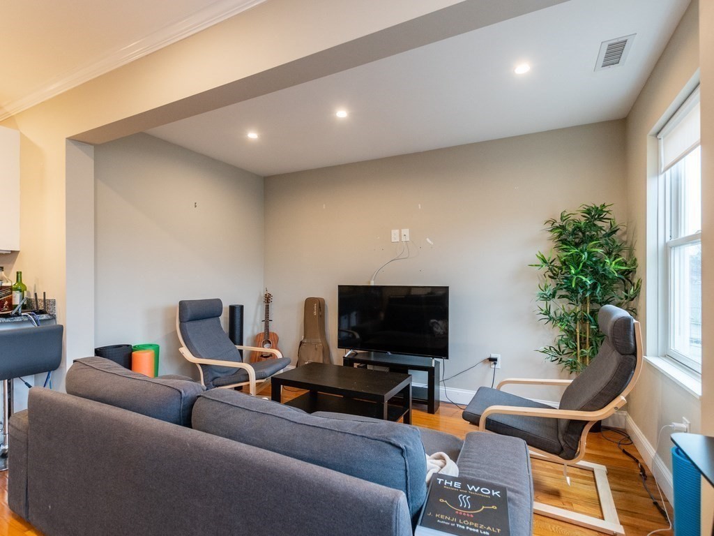 4 bed, 2 bath apartment for rent at 107 Kenrick St Unit 107, Brighton — photo 4 of 17