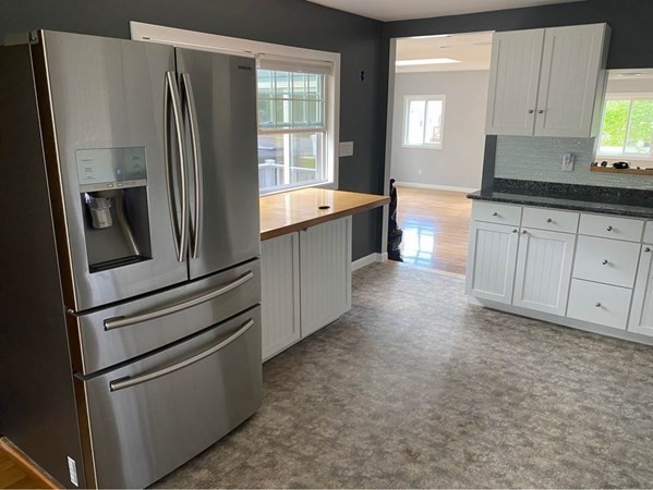 3 bed, 2 bath apartment for rent at 107 Lexington St, Burlington — photo 1 of 27