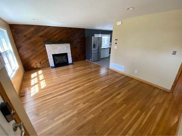 3 bed, 2 bath apartment for rent at 107 Lexington St, Burlington — photo 22 of 27