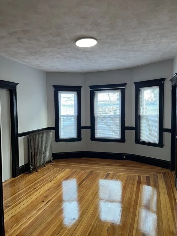 3 bed, 1 bath apartment for rent at 107 Marlboro St Unit 2, Chelsea — photo 3 of 12