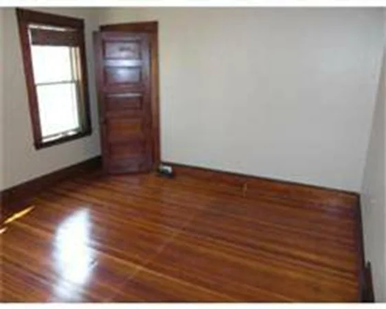 4 bed, 1 bath apartment for rent at 107 Merrymount Rd Unit 2, Quincy — photo 3 of 4