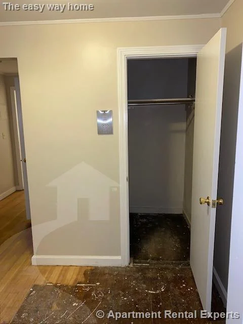3 bed, 1 bath apartment for rent at 107 Norfolk St Unit 3, Central Square — photo 8 of 13