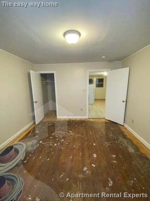 3 bed, 1 bath apartment for rent at 107 Norfolk St Unit 3, Central Square — photo 4 of 13