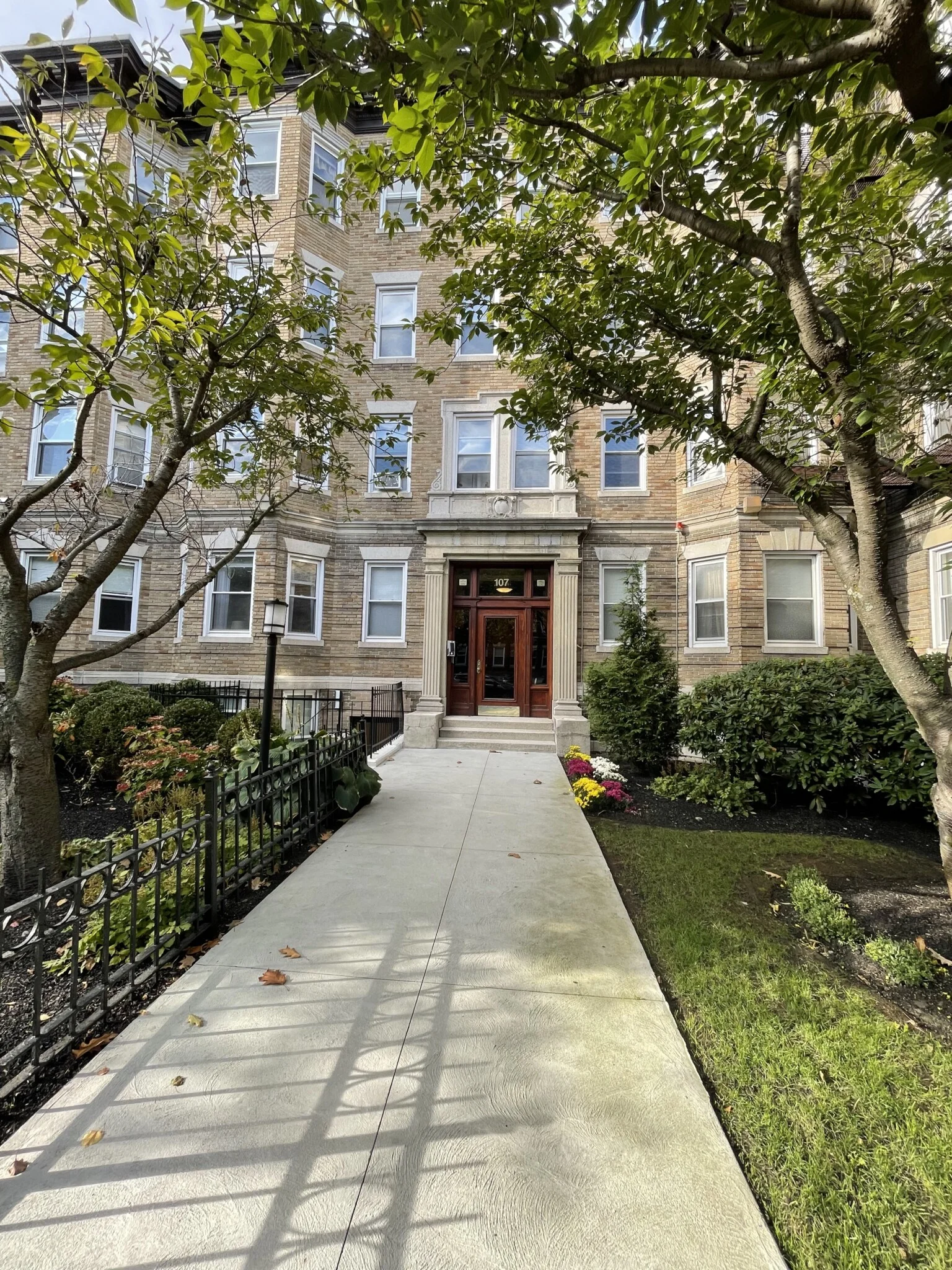 1 bed, 1 bath apartment for rent at 107 Queensberry St Unit 8, Fenway